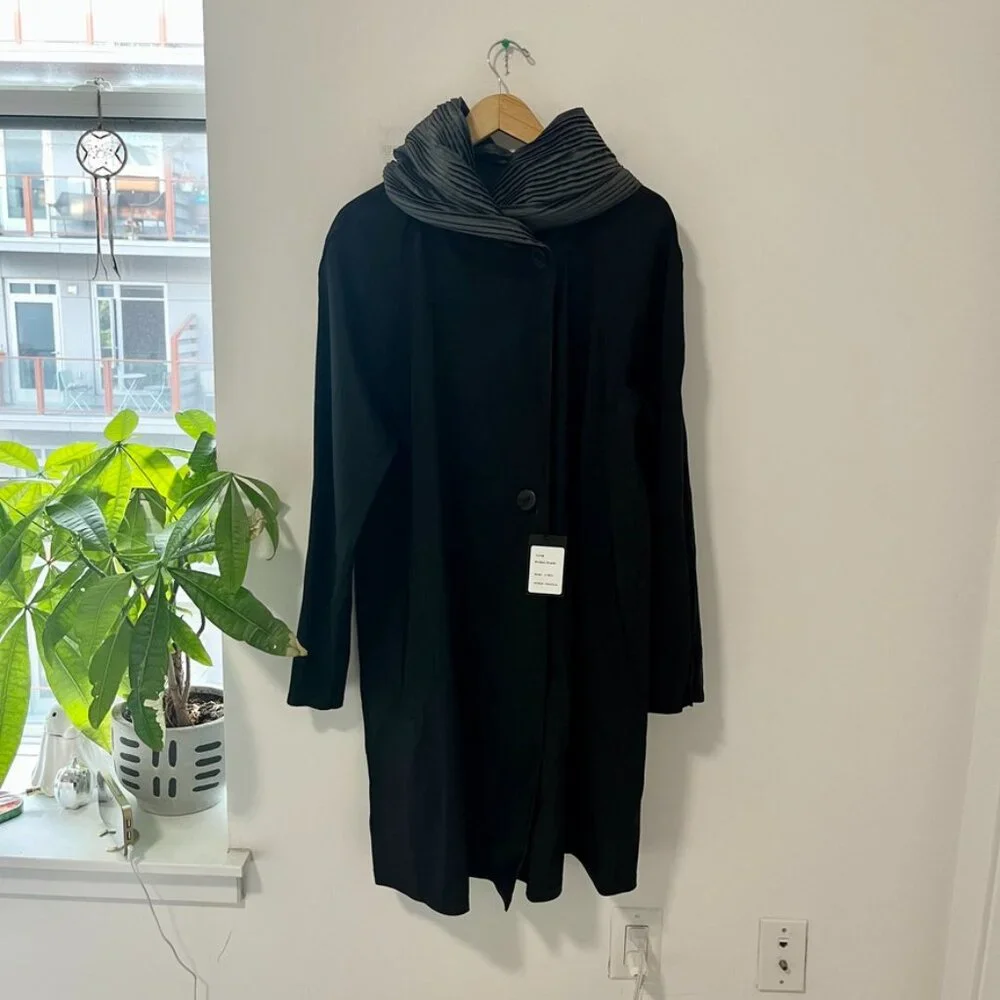 NEW Mycra Pac Nickel/Black Reverse Donatella Raincoat Size Medium/Large - Picture 1 of 8